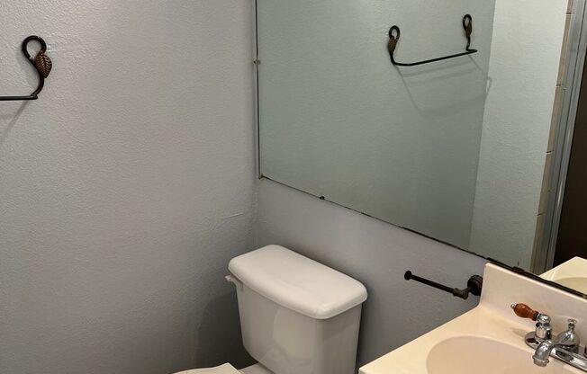 AFFORDABLE TOWNHOME IN TEMPE!!
