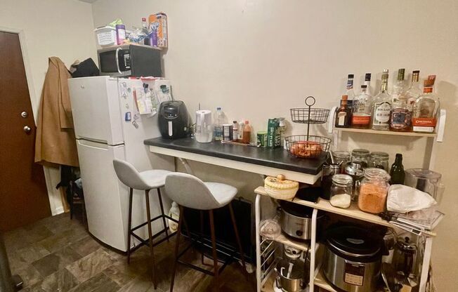 Studio, 1 bath, $750, Unit 209