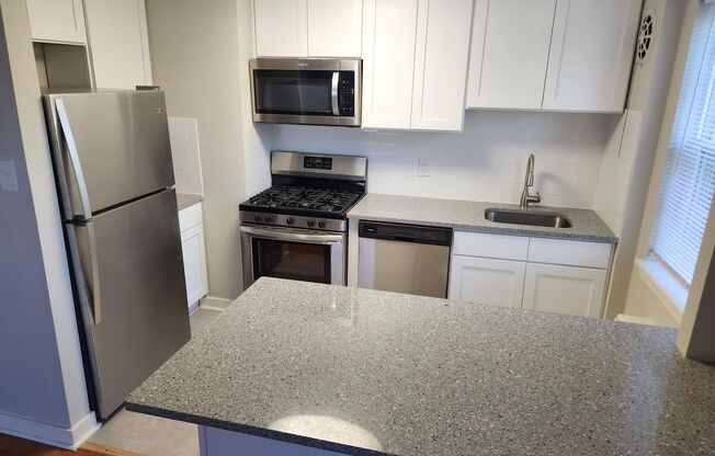 1 bed, 1 bath, 663 sqft, $2,100, Unit H-14