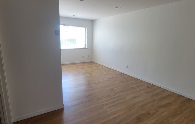 2 beds, 1 bath, $2,600, Unit D