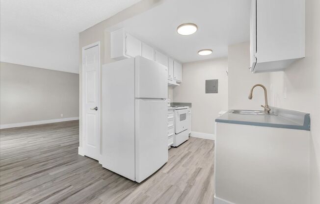 2 beds, 1 bath, 860 sqft, $1,645, Unit 40B