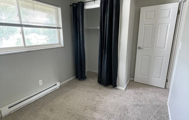 2 beds, 1 bath, $850, Unit 1053-8 S Jackson- HBS