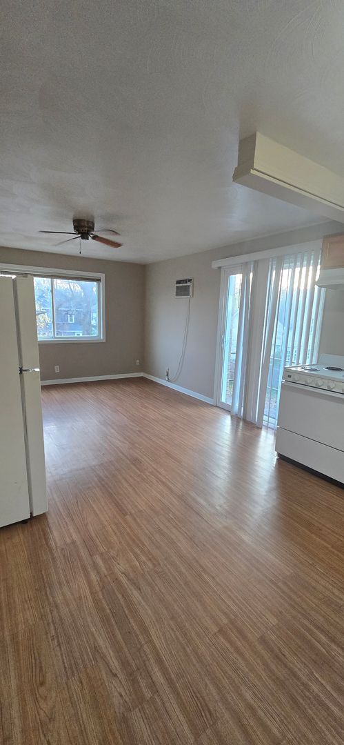 1 bed, 1 bath, $650, Unit Apt 6