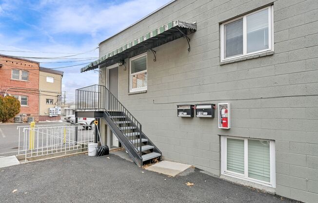 1 bed, 1 bath, $1,100, Unit 714