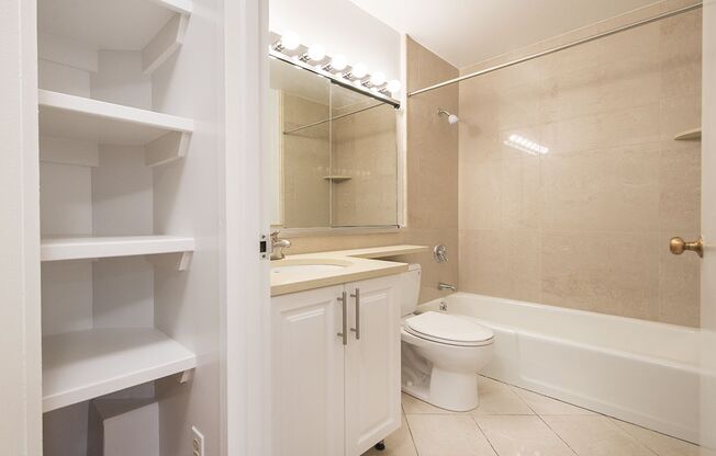 1 bed, 1 bath, 664 sqft, $4,350, Unit K05