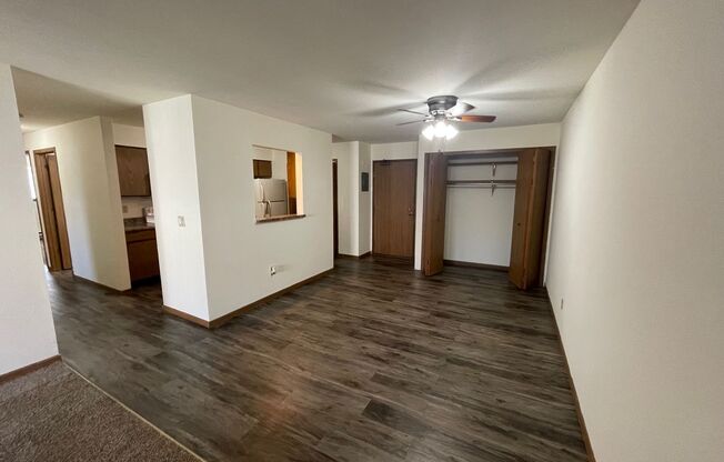 3 beds, 1 bath, 1,040 sqft, $1,695, Unit 3156-208