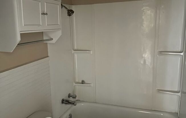 2 beds, 1 bath, $950