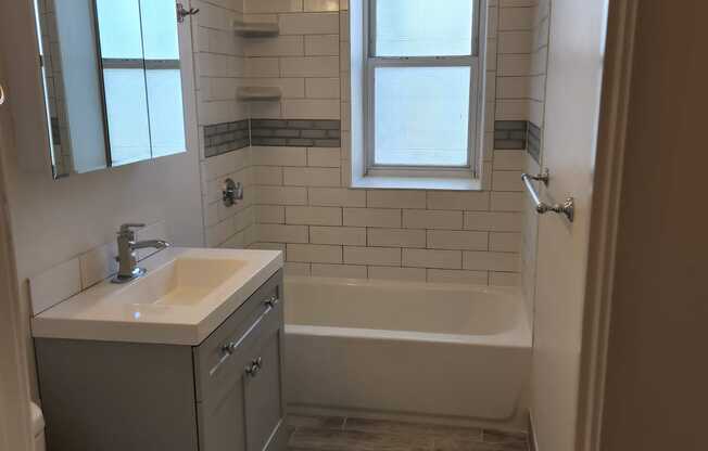 3 beds, 1 bath, $4,200, Unit 4