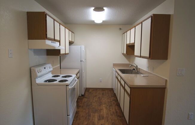 2 beds, 2 baths, 915 sqft, $1,695, Unit 204