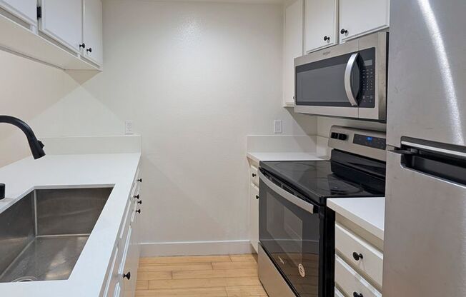 1 bed, 1 bath, $1,900, Unit Unit 106