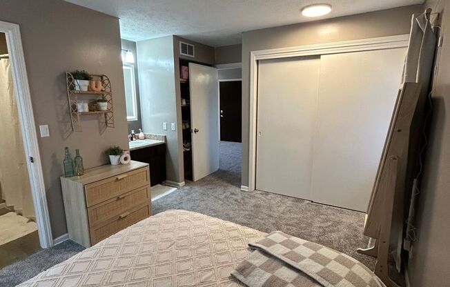 2 beds, 1.5 baths, 680 sqft, $949, Unit 8534