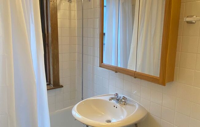 Studio, 1 bath, 320 sqft, $1,345, Unit 225-408