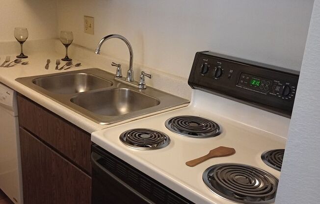 1 bed, 1 bath, 600 sqft, $1,039, Unit 165