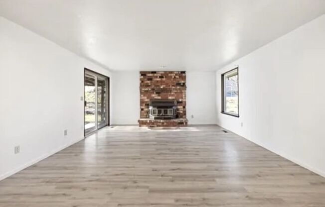 Elegant 4-Bedroom Home on a Corner Lot in West Richland – Updated, Spacious, and Ideally Located
