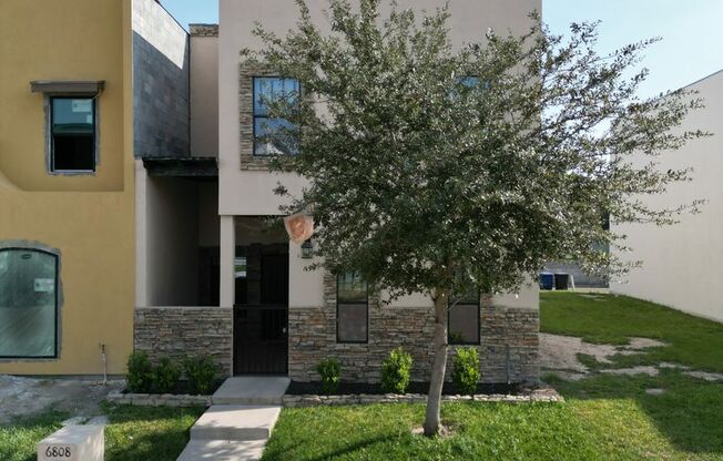 Beautiful 4B/2.5B Home in Mcallen