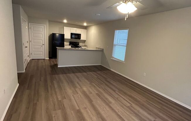 2 beds, 2 baths, 900 sqft, $950, Unit 2324 A