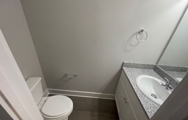 2 beds, 2.5 baths, 1,046 sqft, $1,900, Unit Unit 402