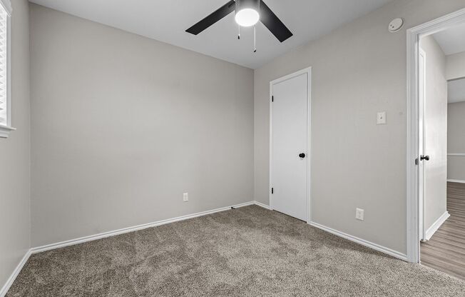 2 beds, 1 bath, $1,375, Unit 115