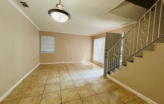 1 bed, 1 bath, 725 sqft, $1,300, Unit 1002