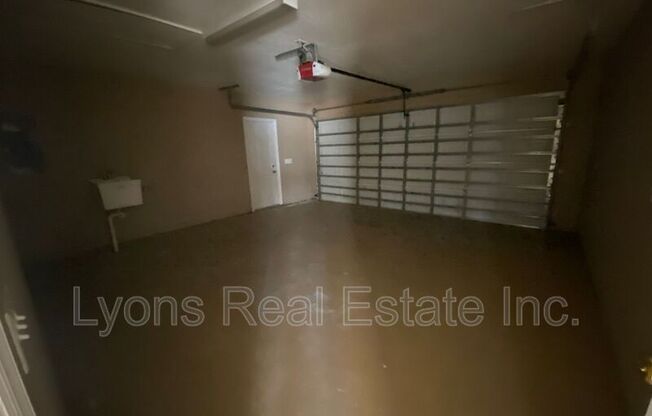 1039 NE 13th AVE