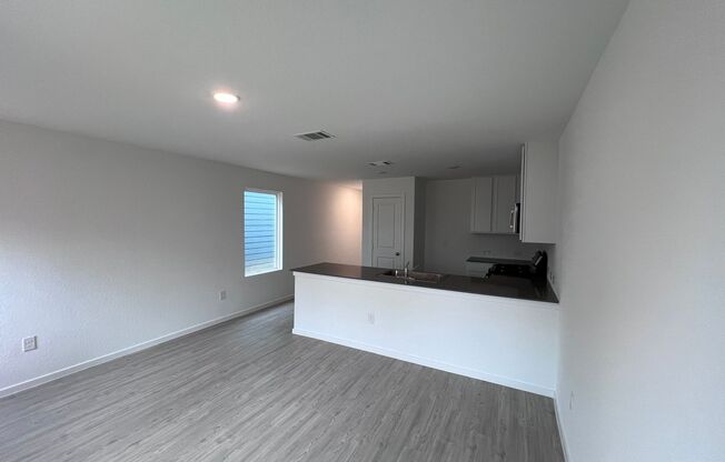 3 beds, 2 baths, $1,595