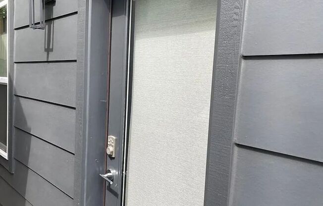 Large Updated 1 Bedroom ADU Unit in the Alberta Arts District!