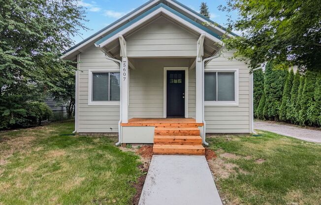 Charming & Fully updated 2 bed, 1.5 bath home!