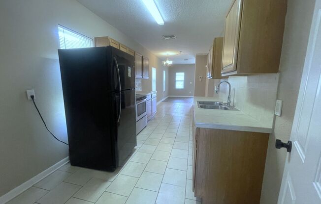 2 beds, 1 bath, $1,250