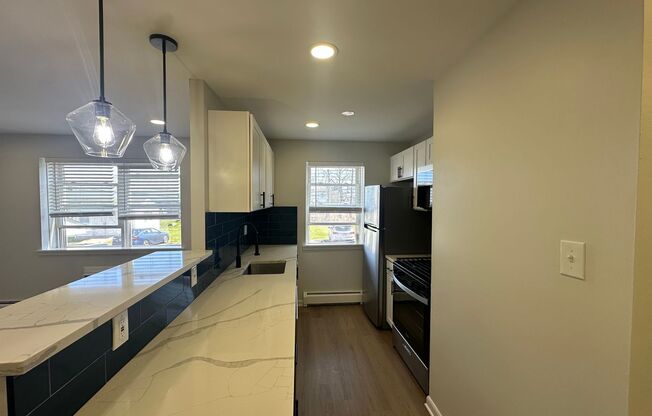 2 beds, 1.5 baths, 850 sqft, $1,925, Unit A01