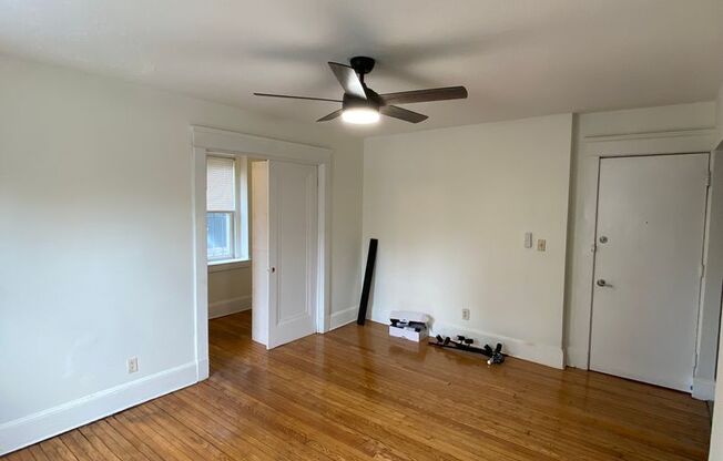 Studio, 1 bath, 300 sqft, $1,550, Unit Unit 115