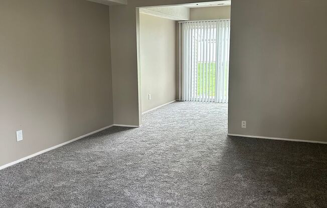 2 beds, 1 bath, 869 sqft, $1,139, Unit 12723T