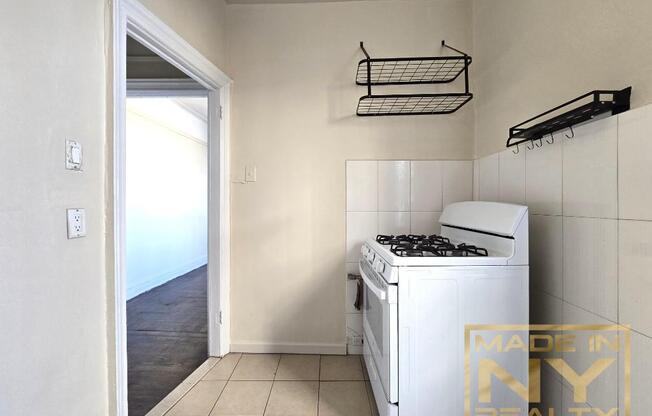 1 bed, 1 bath, $2,350, Unit D3