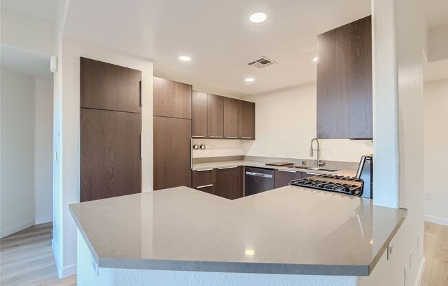 3 beds, 2 baths, $2,375, Unit Unit #103
