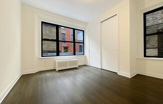 245 W 72 ST