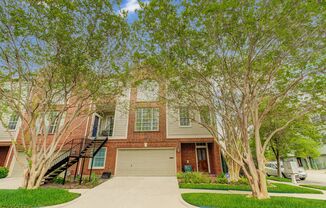 3Bed/ 2.5 bath Beautiful Townhome!