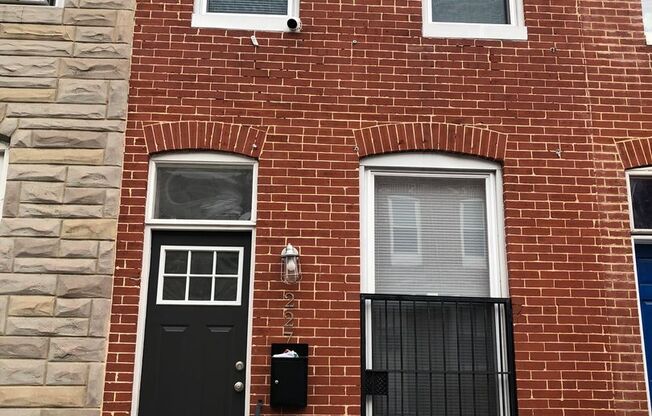 Beautiful 2 full bathroom (2)1/2 bathroom 2 bedroom townhouse in Baltimore City