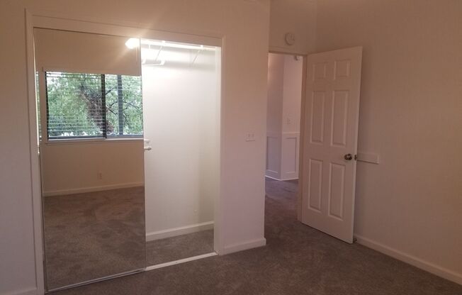 2 beds, 1 bath, 800 sqft, $1,595, Unit Apt 12