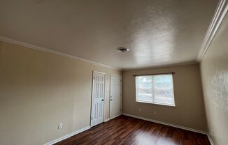 3 beds, 2 baths, $1,300