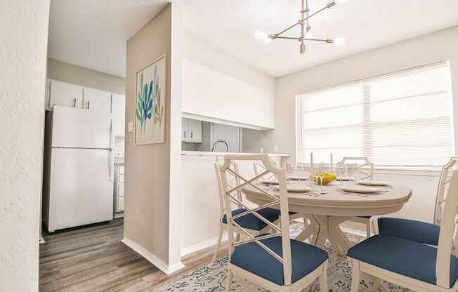 2 beds, 1 bath, 990 sqft, $995, Unit H3