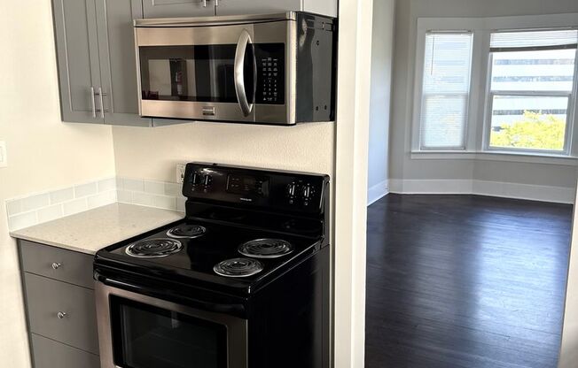 Great Location with Full Washer and Dryer in Unit and Full Kitchen!