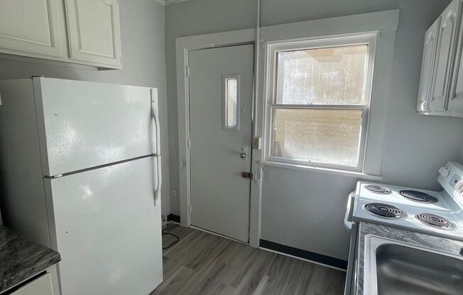 3 beds, 1 bath, 800 sqft, $899, Unit Unit #7