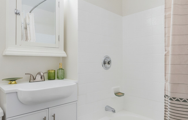 Studio, 1 bath, 376 sqft, $1,375, Unit 103