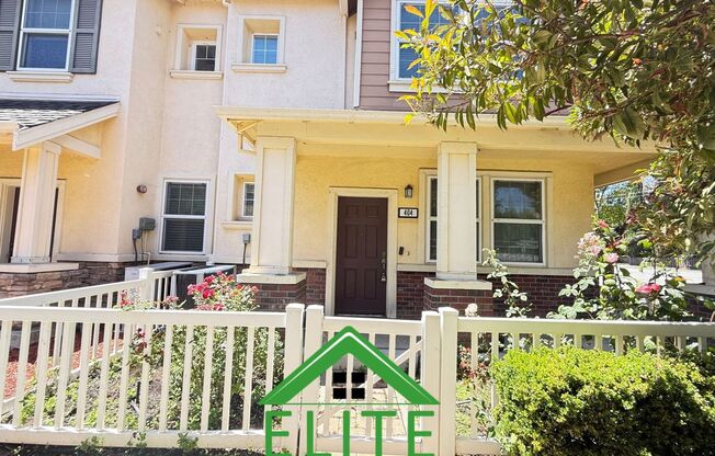 **Spacious and Updated Townhome in Desirable Parkmont Area – Prime Fremont Location**