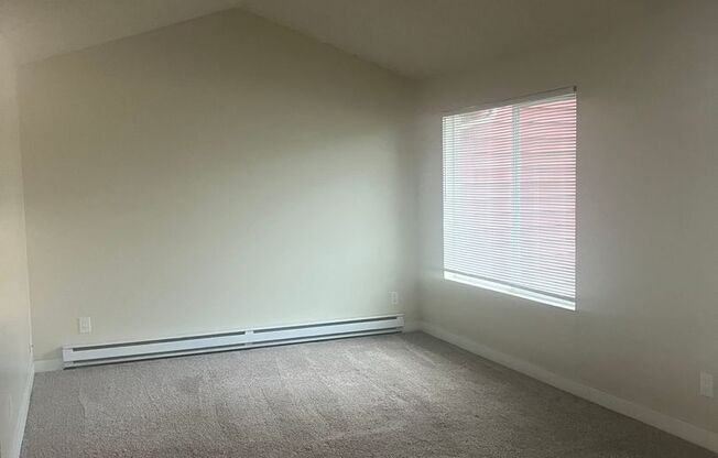 1 bed, 1 bath, 700 sqft, $1,700, Unit 19