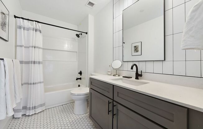 2 beds, 1 bath, 865 sqft, $2,350, Unit Unit 612