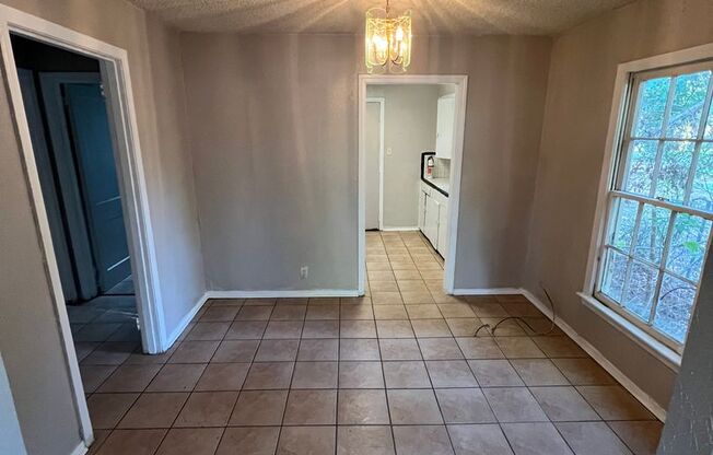 2 beds, 1 bath, $595