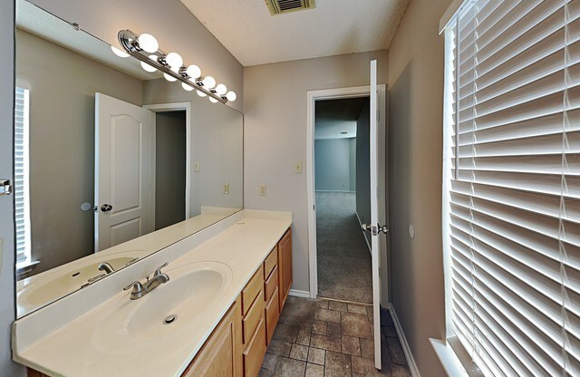 1074 STONE BR