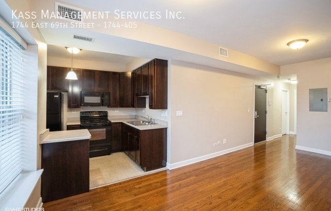 1744 E 69 ST
