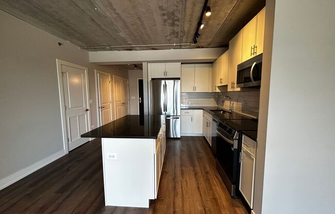 1 bed, 1 bath, 681 sqft, $2,600, Unit 952-709