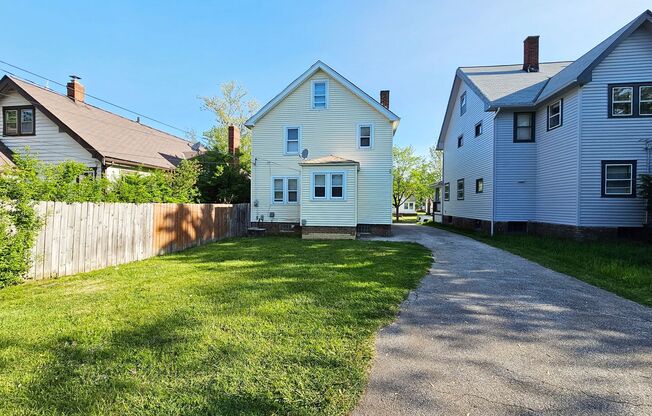 3 Beds - 1 Full Bath Colonial available for Rent!